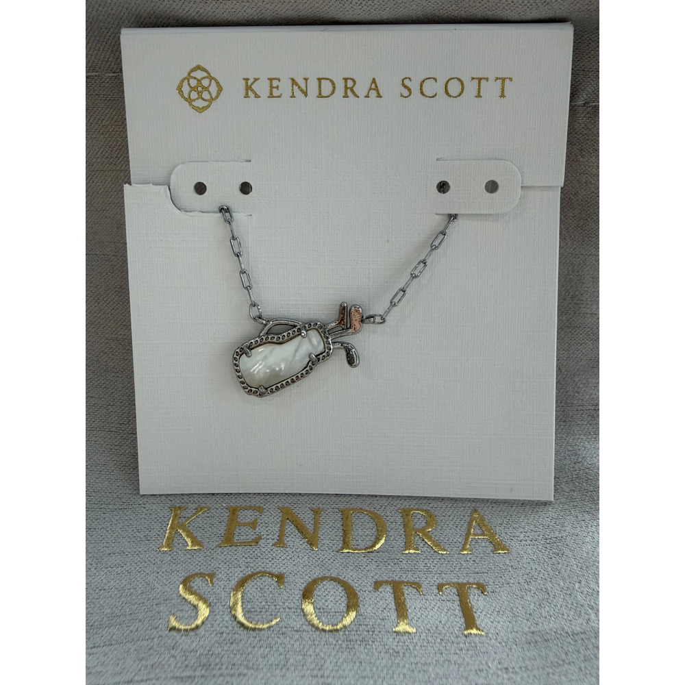 Kendra Scott necklace